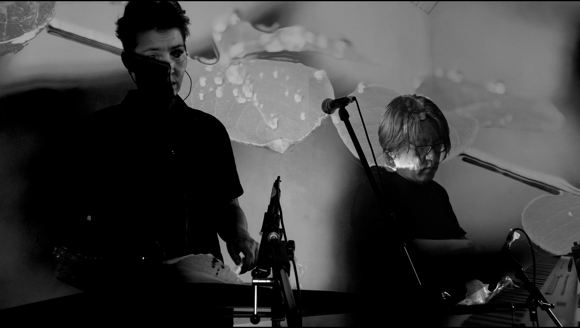 Griet Beyaert Audio-visual sound work using glass, generative coding, datasets and algorithmic...