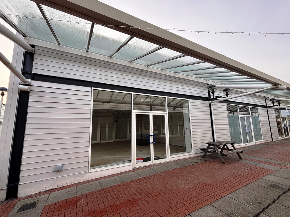 Royal Quays Shopping Centre, North Shields Multiple retail units in Royal Quays Retail Park, North Shields...